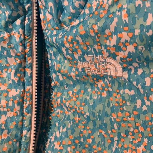 The North Face reversible turquoise puffer ski jacket girls 10 - Picture 11 of 11
